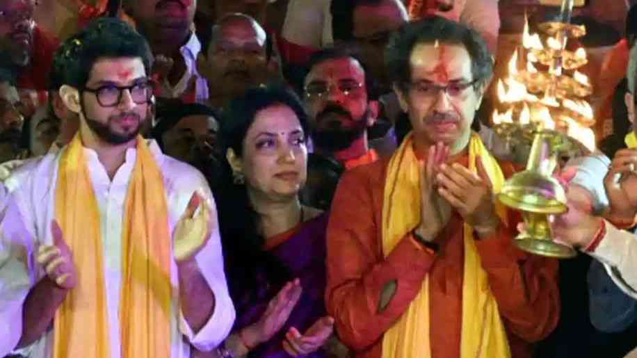 Shiv Sena attacks BJP to have upper hand in Maharashtra politics - Satya Hindi