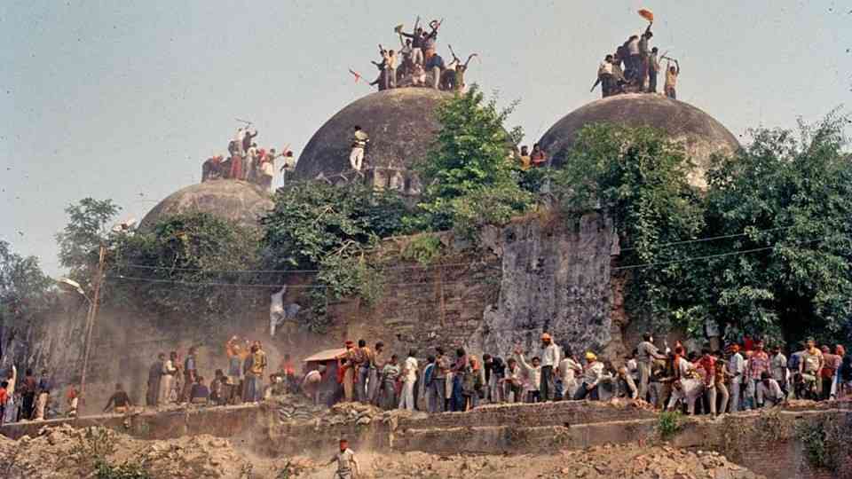 अयोध्या विवाद: विफल होने के बाद मध्यस्थता की वकालत फिर क्यों?