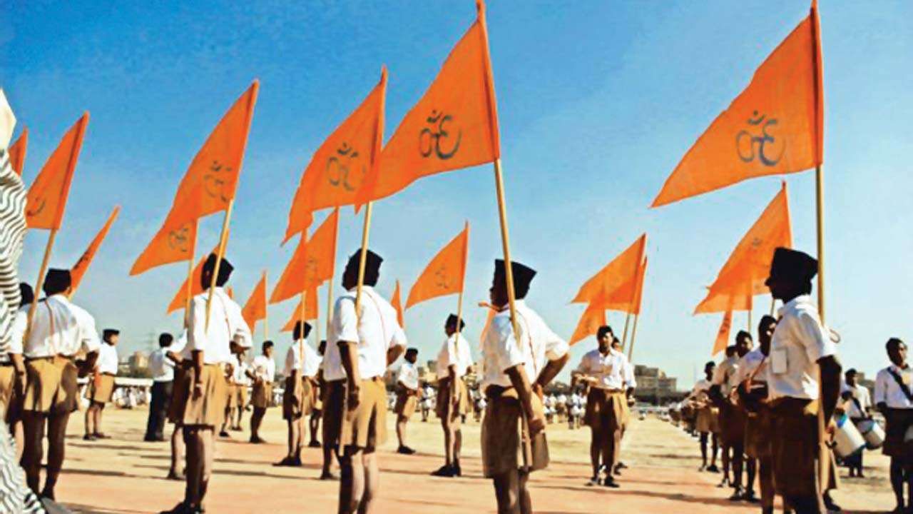 कुंभ: संघ के स्वयंसेवकों को स्पेशल पुलिस अफ़सर का दर्जा, दे रहे ड्यूटी
