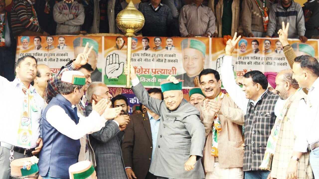 वीरभद्र सिंह के आग उगलते तेवरों से हिमाचल कांग्रेस हलकान