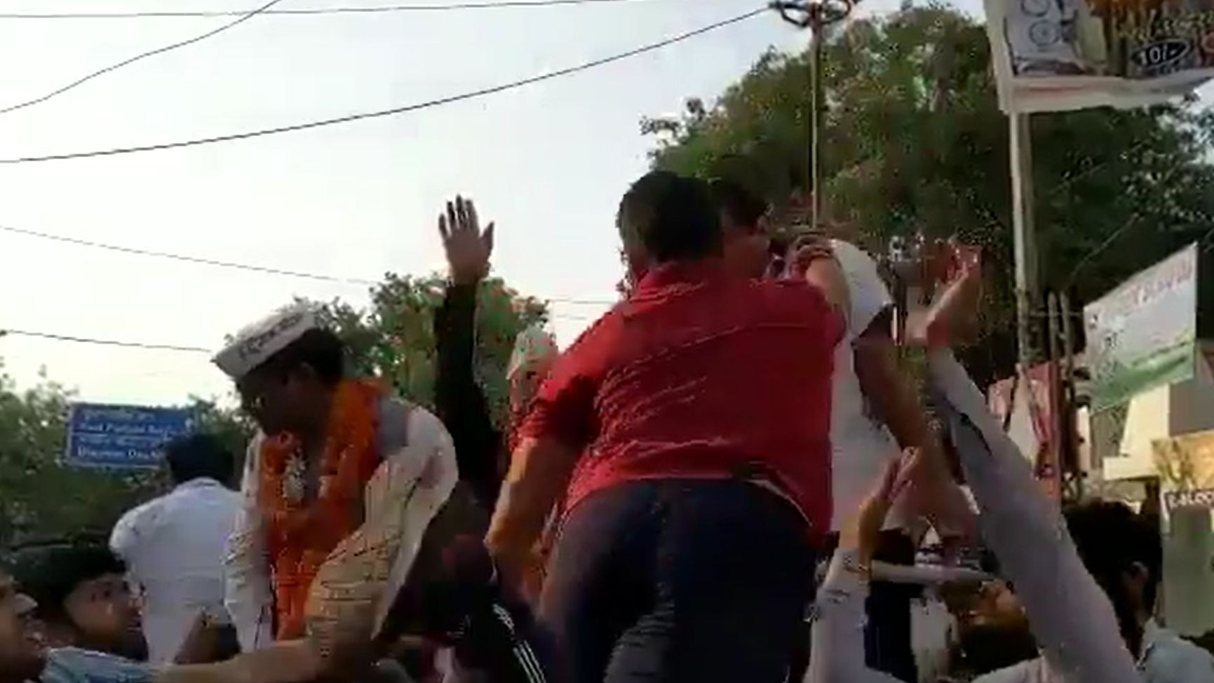 केजरीवाल को मार दिया थप्पड़, आम आदमी की सुरक्षा का क्या?