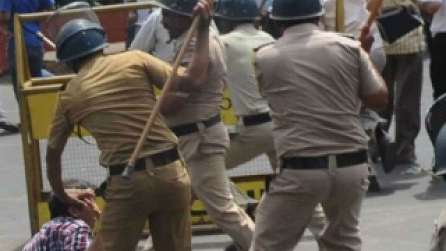 देश को पुलिस स्टेट में बदल रहा है सत्ता और पुलिस का गठजोड़