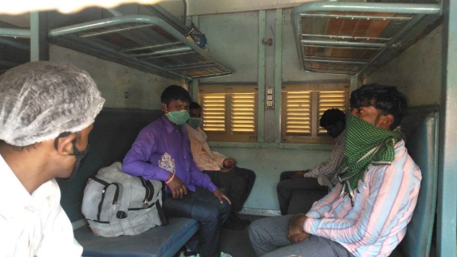 north indian leaving mumbai amid covid lockdown fears - Satya Hindi
