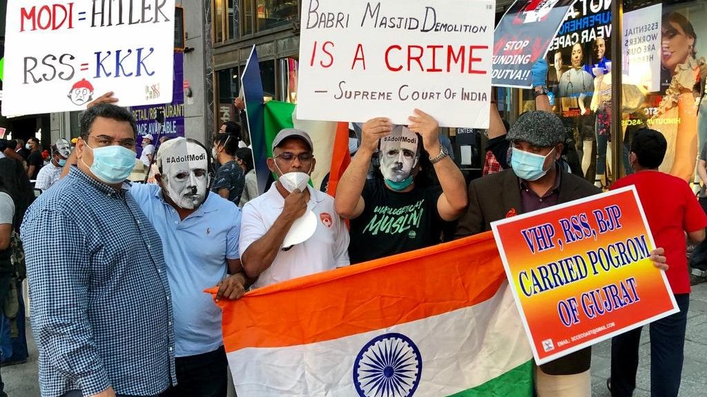 न्यूयॉर्क :&nbsp;टाइम्स स्क्वैयर के बिल बोर्ड पर राम मंदिर, समर्थन और विरोध में प्रदर्शन