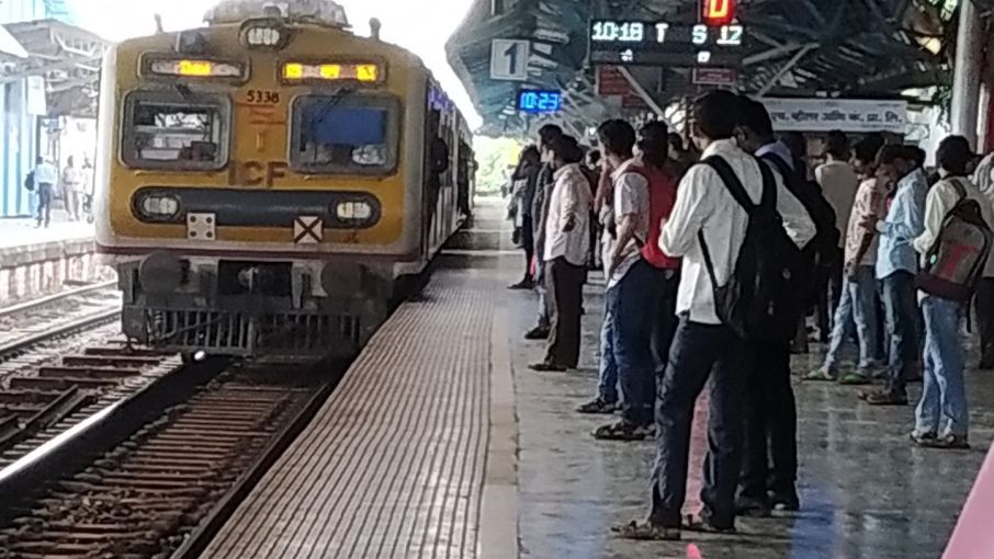 Night curfew in Maharashtra Trains booked  - Satya Hindi