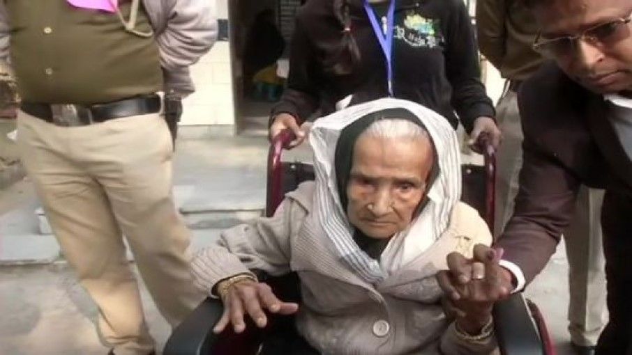 Delhi Assembly Election : 111 year old lady votes  - Satya Hindi