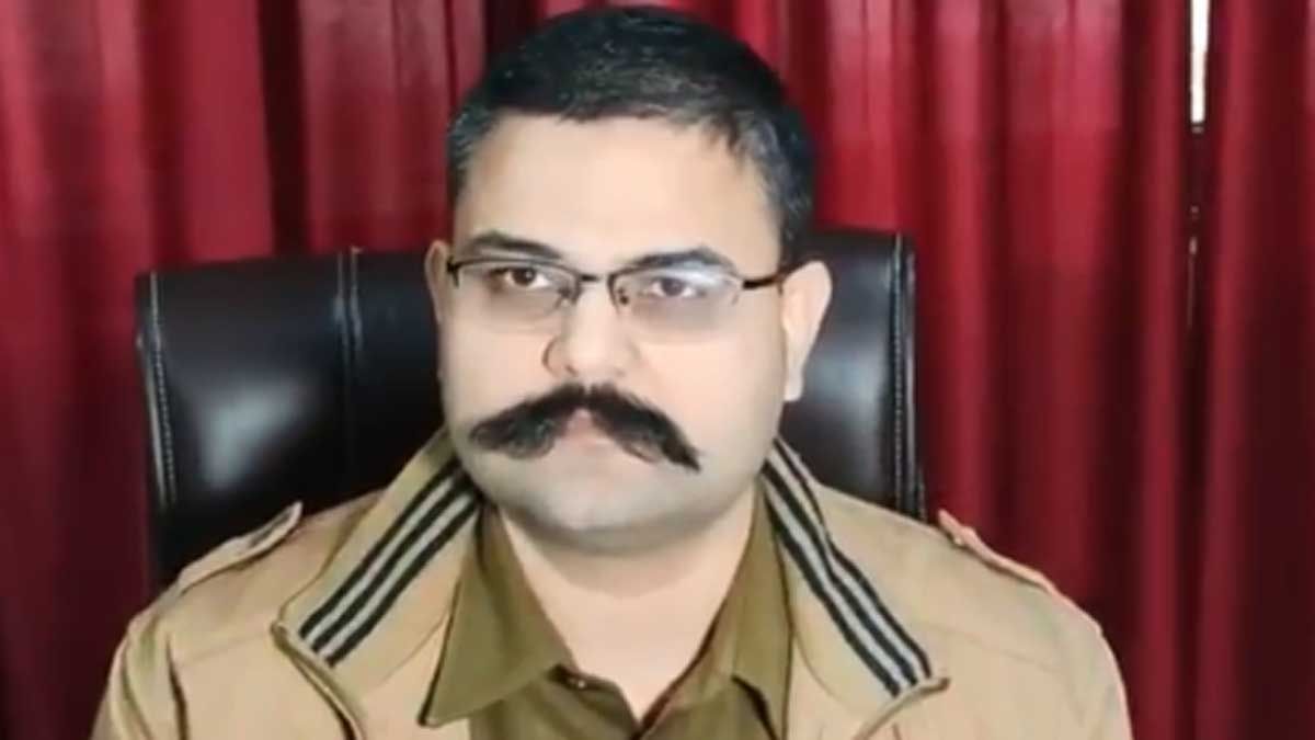 नोएडा एसएसपी निलंबित, व्हिसलब्लोअर होने की सज़ा या सेक्स-चैट की शर्मिंदगी?