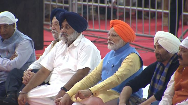 Kartarpur Corridor Inauguration Modi greets Manmohan Singh at Dera Baba Nanak - Satya Hindi