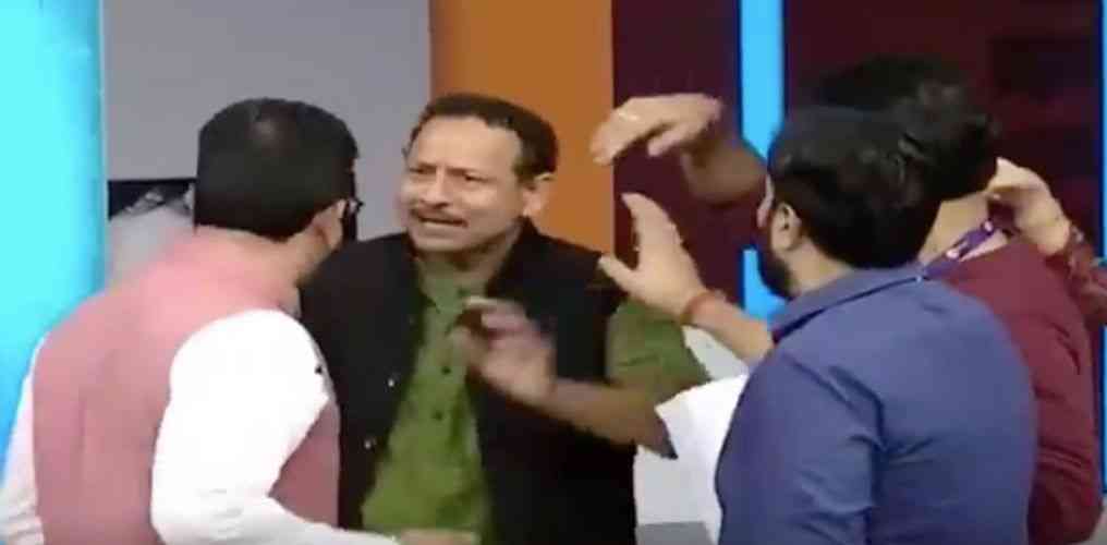 TV Debate  Gaurav Bhatia Anurag Bhadauria fight assault - Satya Hindi