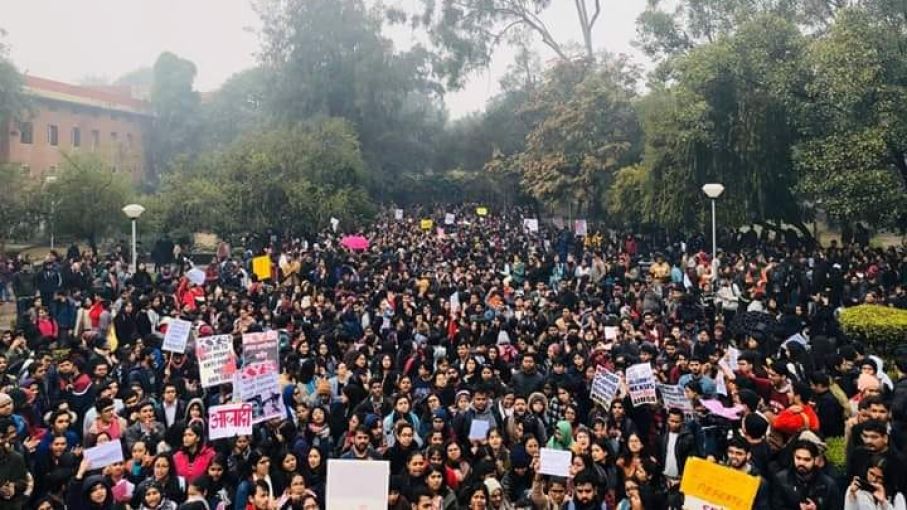हमारे सबसे बेहतरीन युवाओं को देश के सामने आतंकवादी क्यों बताया जा रहा है?