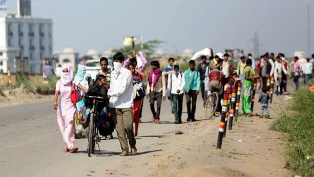 migrant workers flee amid corona lockdown - Satya Hindi