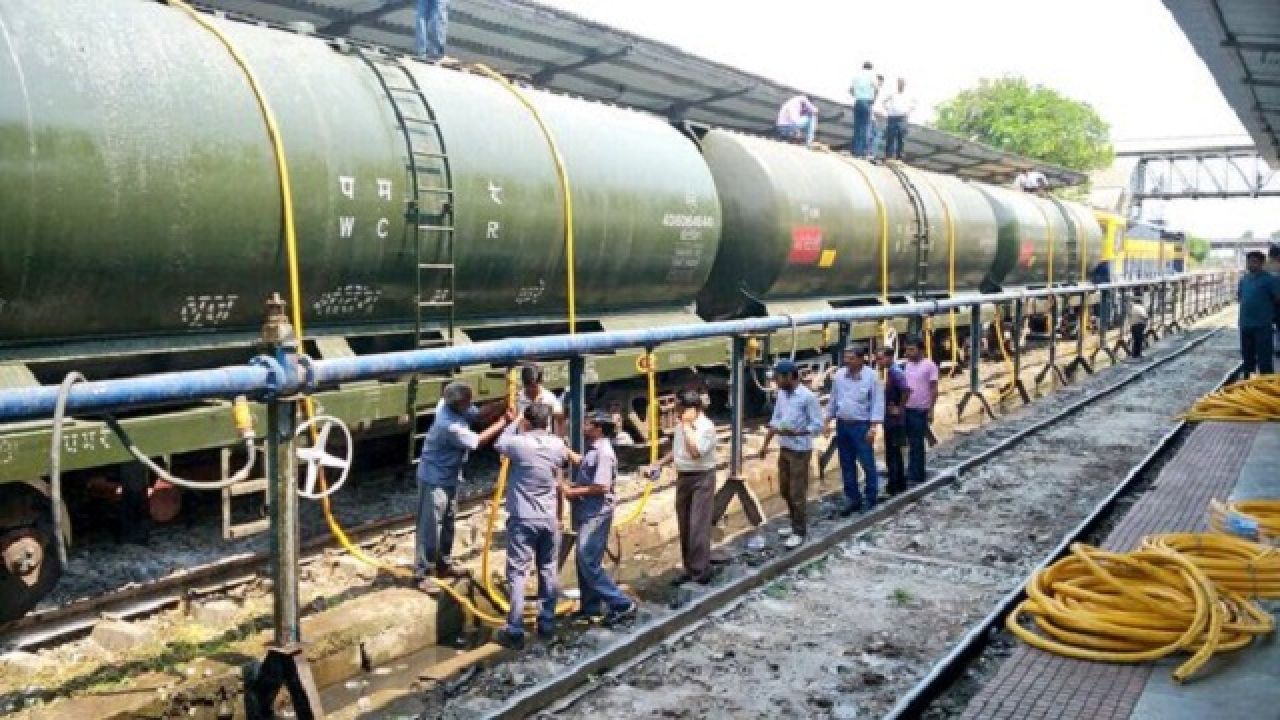 पानी के लिए हाहाकार, अब ट्रेन से&nbsp;जाएगा पीने का पानी