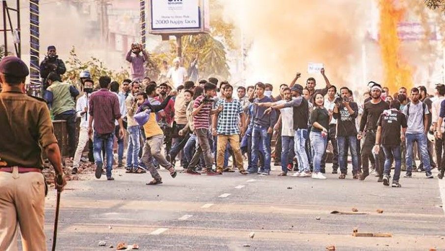 नागरिकता क़ानून: सुप्रीम कोर्ट की ‘ज़िद’ और हिंसा&nbsp;