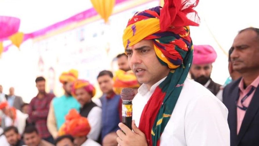 राजस्थान: आख़िर रूठे पायलट को क्यों मना रही है कांग्रेस?