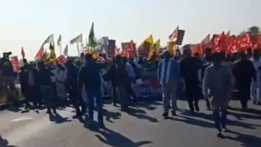 farmers protest in delhi : farmers boycott adani ambani - Satya Hindi