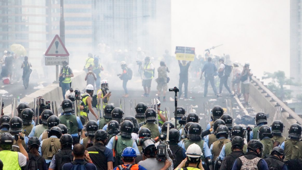 Hong Kong movement driven by social media, mask and black goggles - Satya Hindi