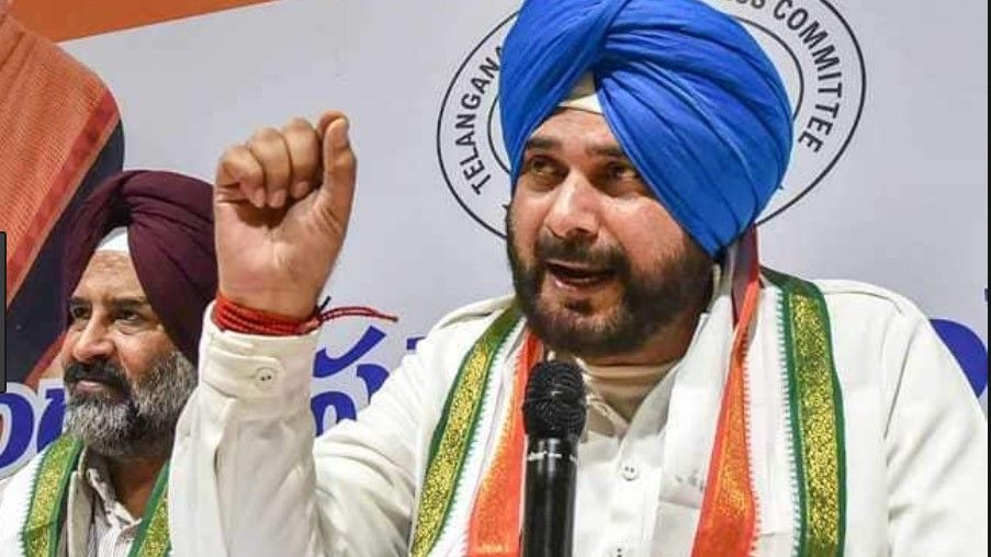 सिद्धू ने छोड़ा मंत्री पद, कांग्रेस की मुसीबत और बढ़ी