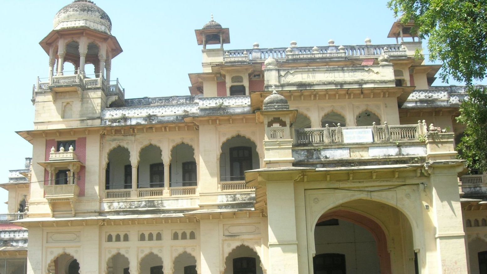 इलाहाबाद विश्वविद्यालय की वीसी ने कहा, अज़ान से नींद टूट जाती है - allahabad university vc opposes azan by loudspeaker - satya hindi