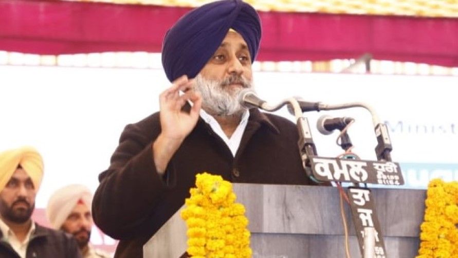 पंजाब: सुखबीर बादल के काफिले पर हमला, चली गोलियां