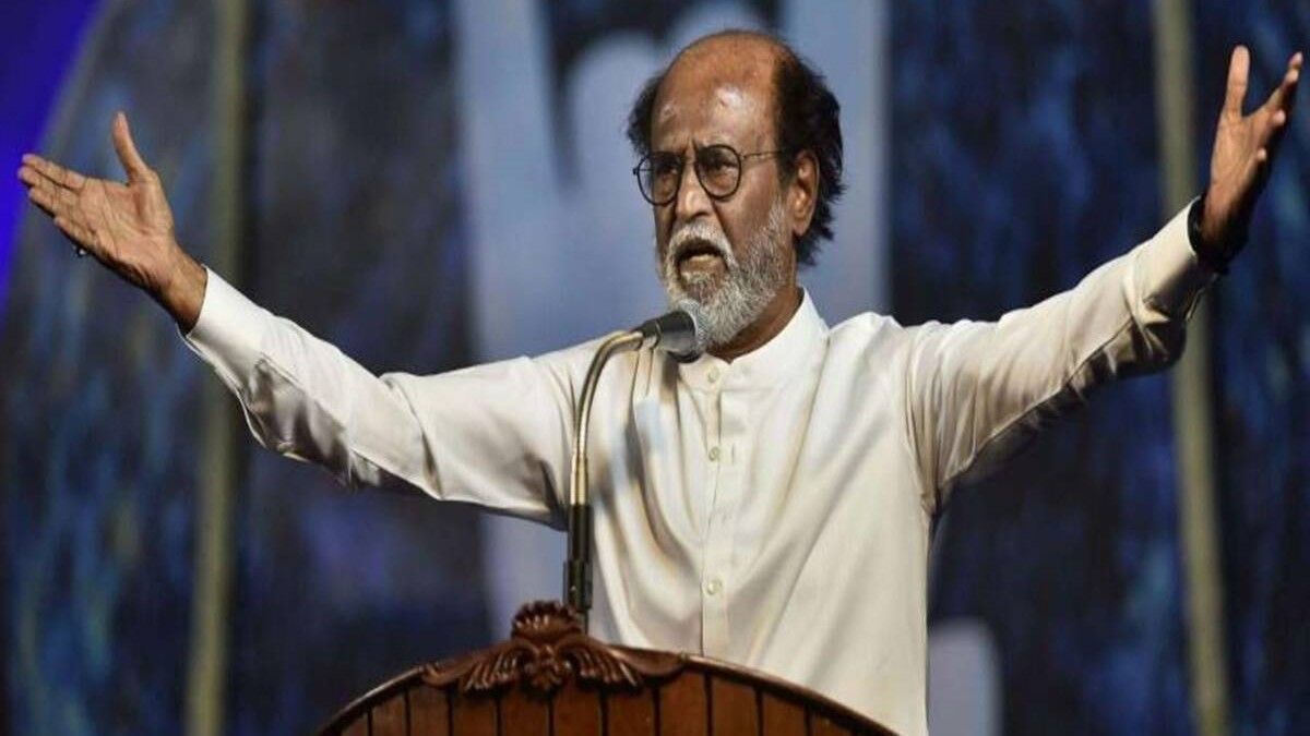 ‘ऑटो रिक्शा’ से विधानसभा पहुँचने की कोशिश में&nbsp;रजनीकांत