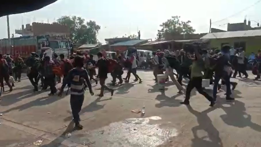 प्रवासियों की मौत: आलोचनाओं पर सरकार की सफ़ाई- आँकड़े जुटाने का कोई तंत्र नहीं