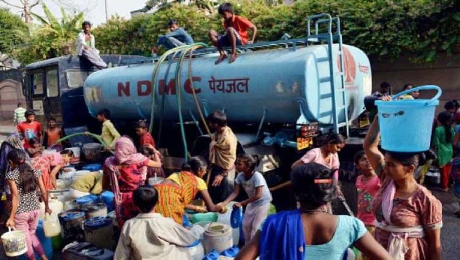 साफ़ पानी उपलब्ध कराने को मौलिक अधिकार क्यों नहीं मानती सरकार?