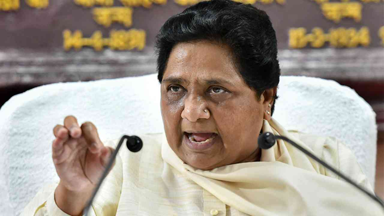 स्मारक घोटाले में ईडी ने की छापेमारी, निशाने पर मायावती