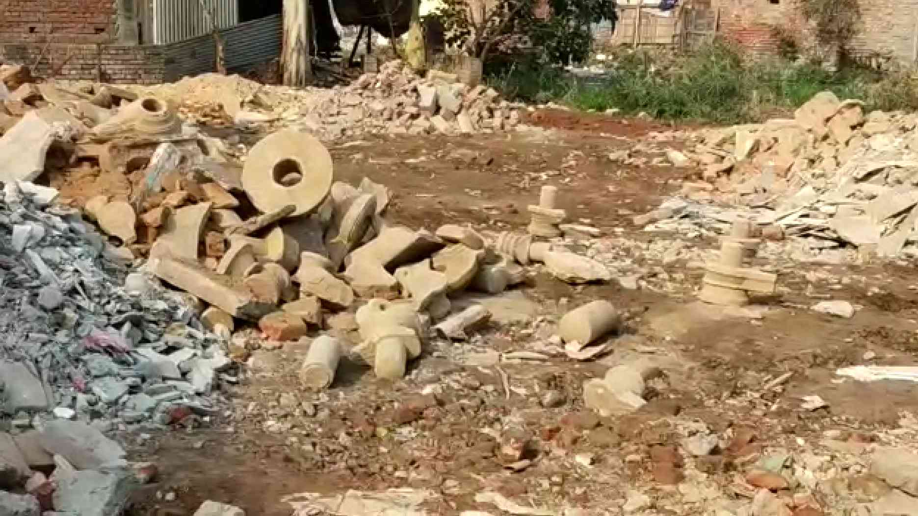 तुम तोड़ रहे वे गलियाँ जिन्होंने काशी को ज़िंदा रखा था - lanes of benaras is being demolished but these are the lifeline of kashi  - satya hindi