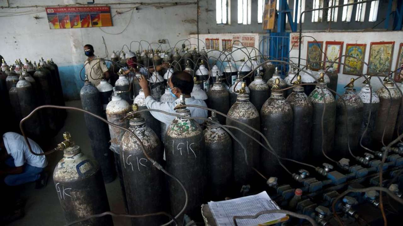 oxygen supply disrupted due to lack of oxygen tanker, cylinder - Satya Hindi