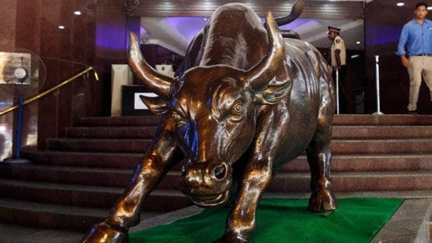निवशकों के एकाउंट फ्रीज़ करने की ख़बर से&nbsp;अडानी शेयर औंधे मुँह गिरे