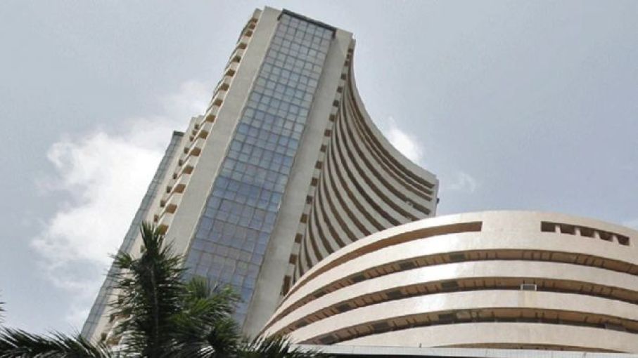 share market records new high as economic slowdown continues - Satya Hindi