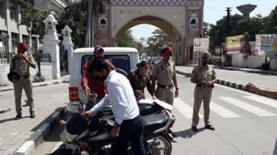 पंजाब: कर्फ्यू के दौरान पुलिस पर हमला, एएसआई का हाथ काटा, 7 निहंग गिरफ़्तार