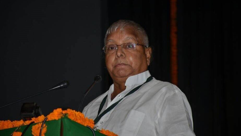 बिहार: आरजेडी को तगड़ा झटका, रघुवंश का इस्तीफ़ा, पांच एमएलसी ने पार्टी छोड़ी