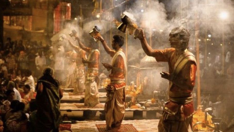 बनारस में गंगा पूजा व आरती पर टैक्स, संतों ने इसे मुग़लकालीन जजिया कर बताया&nbsp;