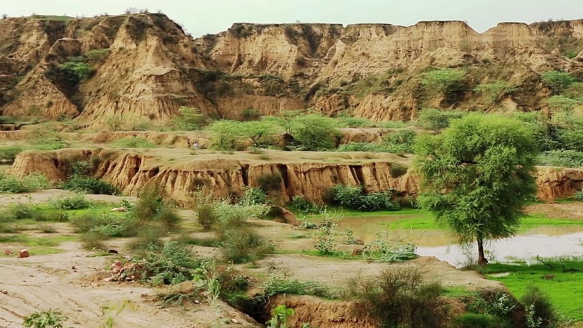 विकास और विनाश के बीच में फंसे हैं चंबल के बीहड़