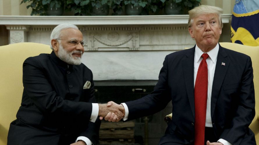 फ़ायदे की दोस्ती! ट्रंप और ह्वाइट हाउस ने ट्विटर पर मोदी को अनफॉलो क्यों किया?