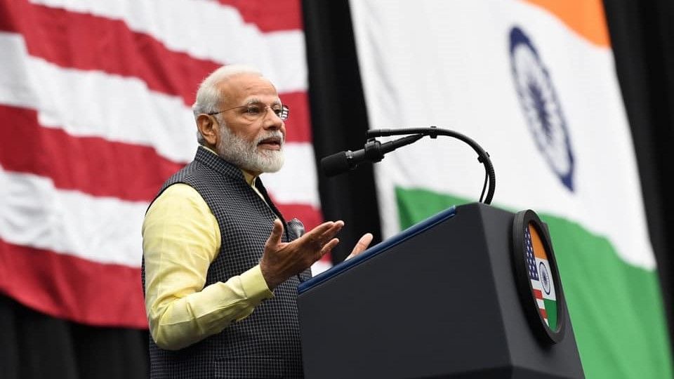 सियासी स्वार्थ के लिये प्रवासी भारतीयों का इस्तेमाल ग़लत?