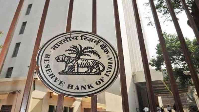 विदेश पैसे कम क्यों भेज रहे हैं भारतीय, 29% की कमी मामूली तो नहीं