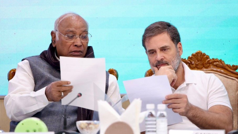 कांग्रेस का चुनाव आयोग को दो टूक- मतदाता सूची-वीडियो फुटेज दे तभी होगी बैठक