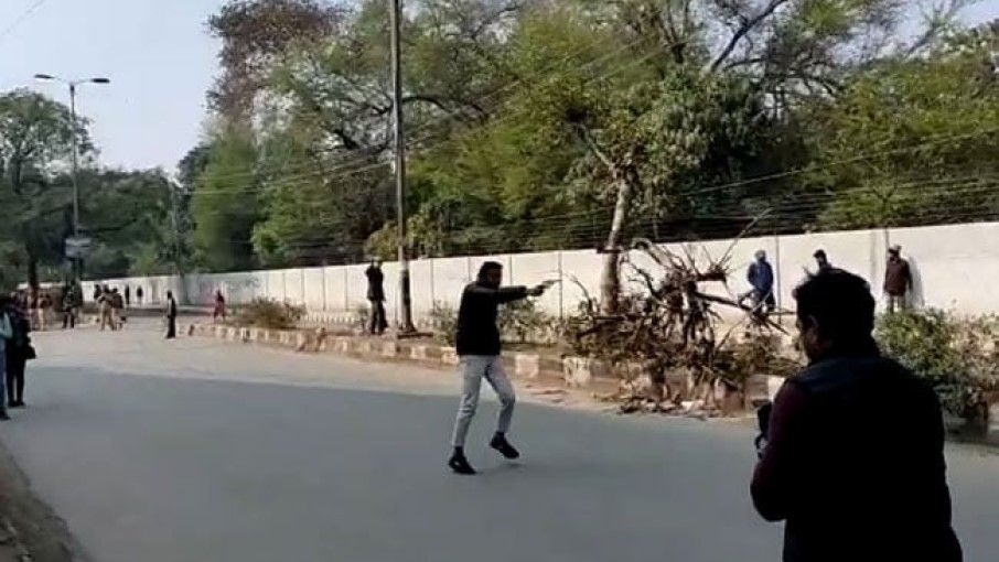 जामिया के पास गोली चली, हमलावर ने कहा, 'ये लो आज़ादी'
