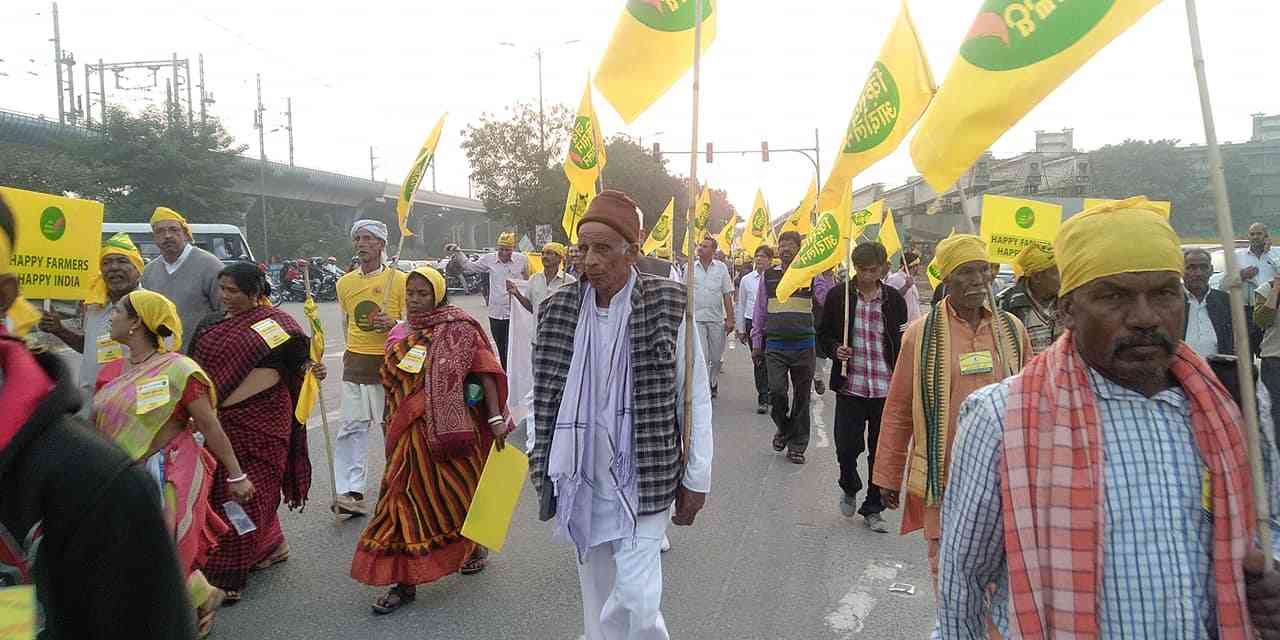 farmers on delhi roads moving towards parliament street - Satya Hindi